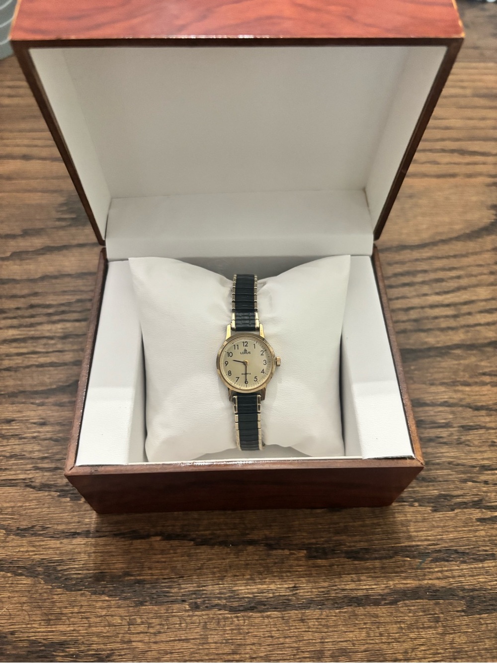 Elegant Lorus Women's Gold-Tone
